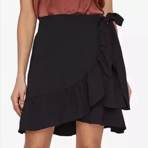 Ruffled Wrap Skirt Black Flowy Feminine Lightweight Mini Skirt Size Large